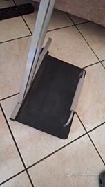 scrivania porta PC con rotelle