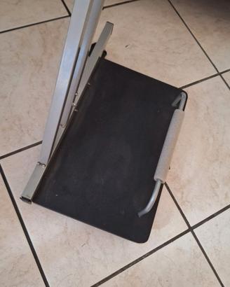 scrivania porta PC con rotelle