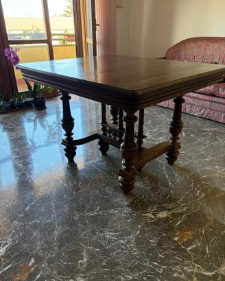 Tavolo in legno antico