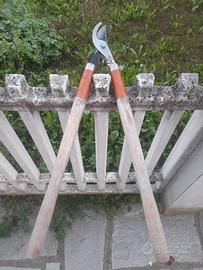 cesoia giardino con manici in legno