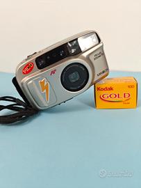 Macchina fotografica analogica 38mm Minolta zoom