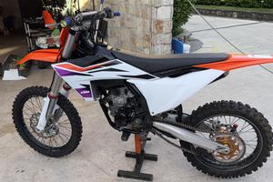 Splendida KTM SX-F 250 anno 2024