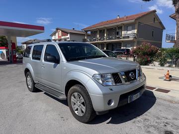 Nissan Pathfinder 2.5 dCi SE motore da controllare