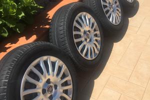 4 Copricerchi da 15 Fiat grande punto senza graffi