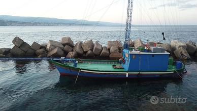 Motobarca per la pesca del pesce spada