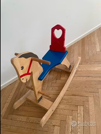 Cavallo a dondolo Città del sole