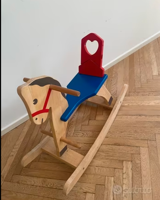 Cavallo a dondolo Città del sole