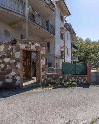 Appartamento di 133 m² con 5 locali e box auto a F