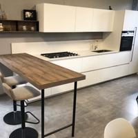 Cucina d'esposizione lineare bianca NUOVA