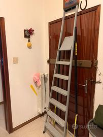 Scala per la casa pieghevole in metallo