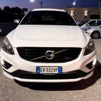 VOLVO XC60 D5 AWD Geartronic R-design Momentum