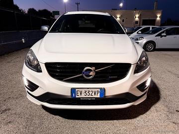 VOLVO XC60 D5 AWD Geartronic R-design Momentum