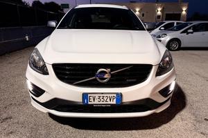 VOLVO XC60 D5 AWD Geartronic R-design Momentum