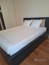 Letto matrimoniale IKEA con doghe e materasso
