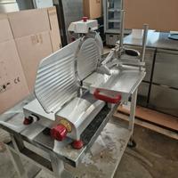 affettatrice verticale 