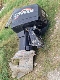 Motore fuoribordo evinrude v4