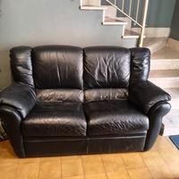 Divano nero in pelle
