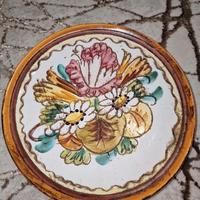 Piatto in ceramica dipinto a mano