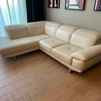 Divano angolare by Natuzzii in pelle