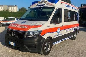 VOLKSWAGEN CRAFTER AMBULANZA