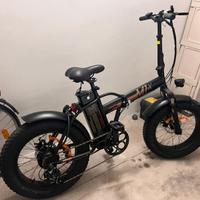 Bicicletta servo assistita con batteria 36v