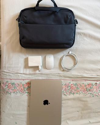 MacBook Pro 14 M5 512G + Accessori usato 2/3 volte