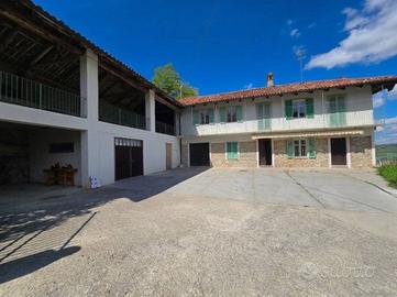 Rustico / Casale di 239 m² con più di 5 locali e b