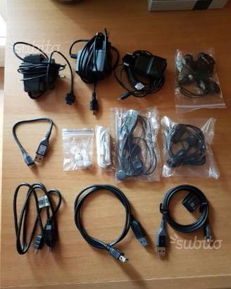 Cavetti, auricolari, caricabatterie e custodie