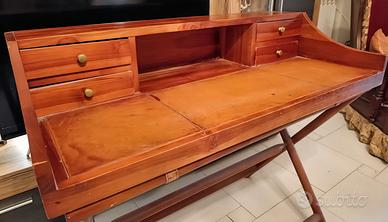 Scrivania vintage in legno