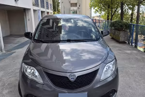 Lancia Y