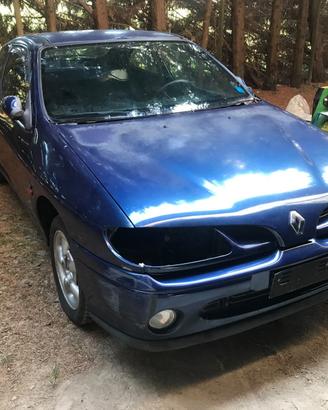 Scocca Renault Megane Coach per ricambi