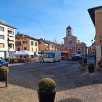 Ampio e luminoso locale