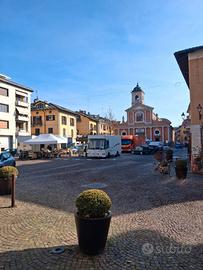 Ampio e luminoso locale