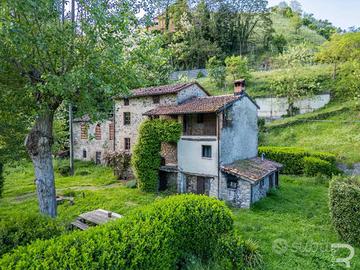 casale con 4 ettari di terreno