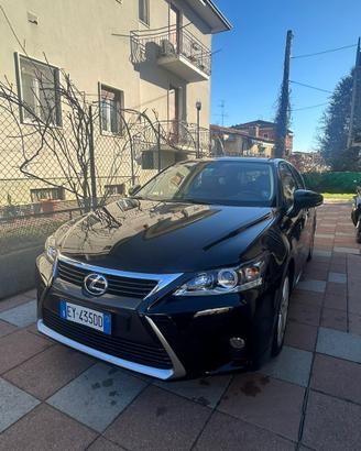 Lexus CT200h