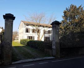 Signorile casa d'epoca con depandance. €.380mila