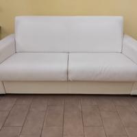 Divano letto in ecopelle