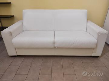Divano letto in ecopelle