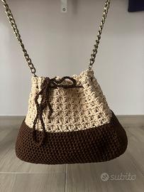 Borsa fatta ad uncinetto