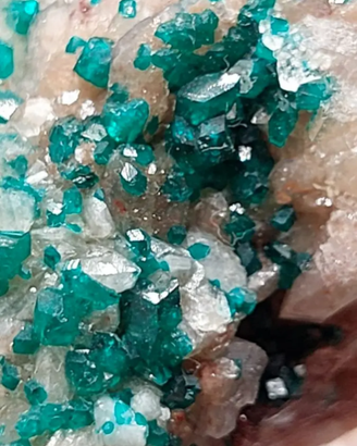 CRISTALLI DIOPTASE SU MATRICE