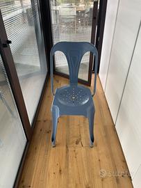 Sedia in metallo laccato opaco a mano blu avio