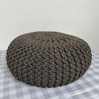 Pouf poggiapiedi lavorato a maglia