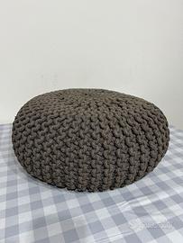 Pouf poggiapiedi lavorato a maglia