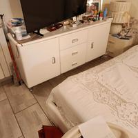 camera matrimoniale con due armadi