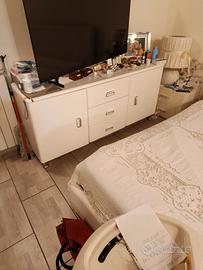 camera matrimoniale con due armadi