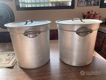 Due pentoloni con coperchi Agnelli
