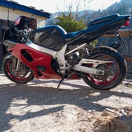 suzuki gsxr k1 600