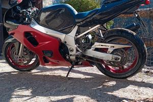 suzuki gsxr k1 600