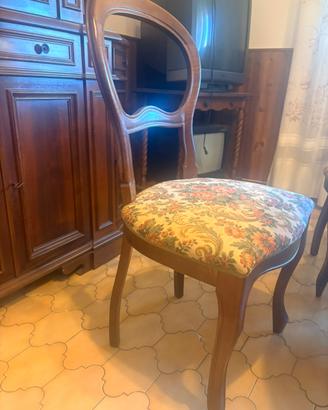 Sedia in legno con copertura a fantasia € 40