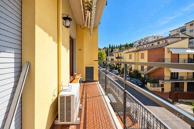 Appartamento di 113 m² con 5 locali e box auto a I